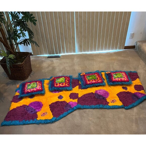 Groovy Girls 4-Piece Plush Room Rug and Pillow Set - Picture 5 of 12